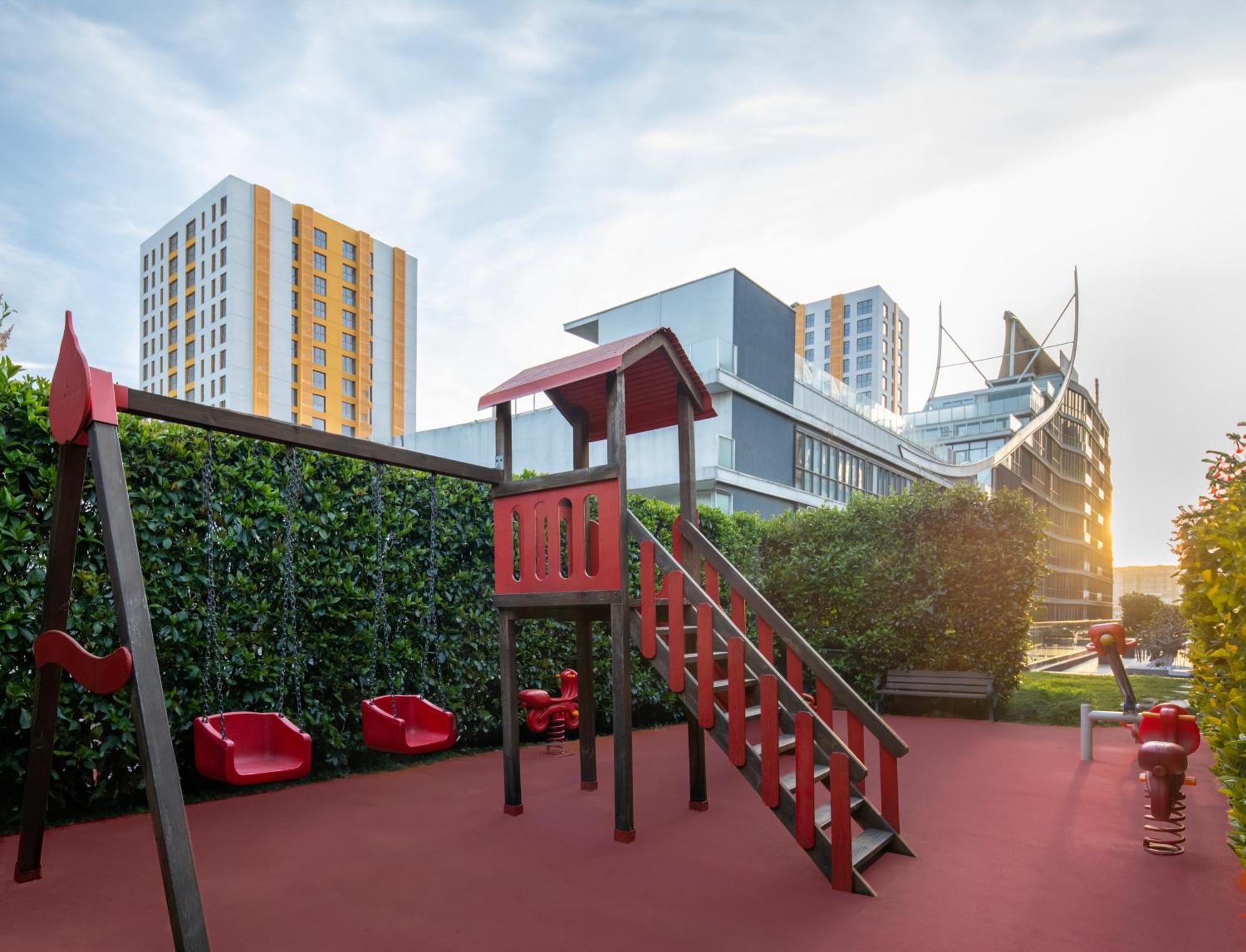 Movenpick Living West 5*