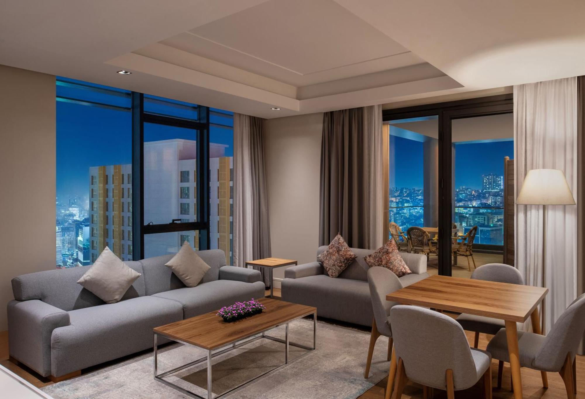 Hotel Movenpick Living West 5*