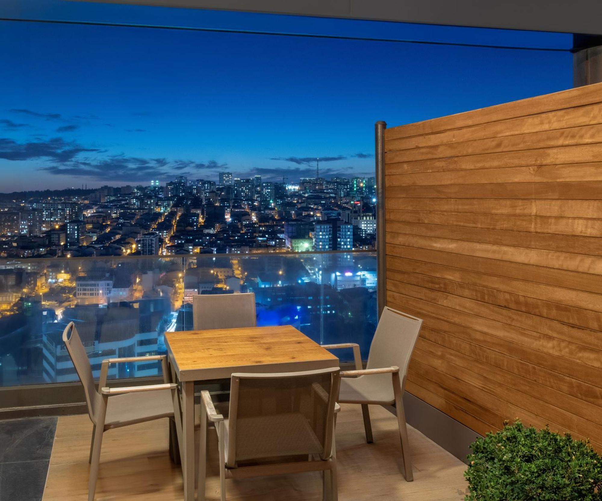Hotel Movenpick Living West 5*