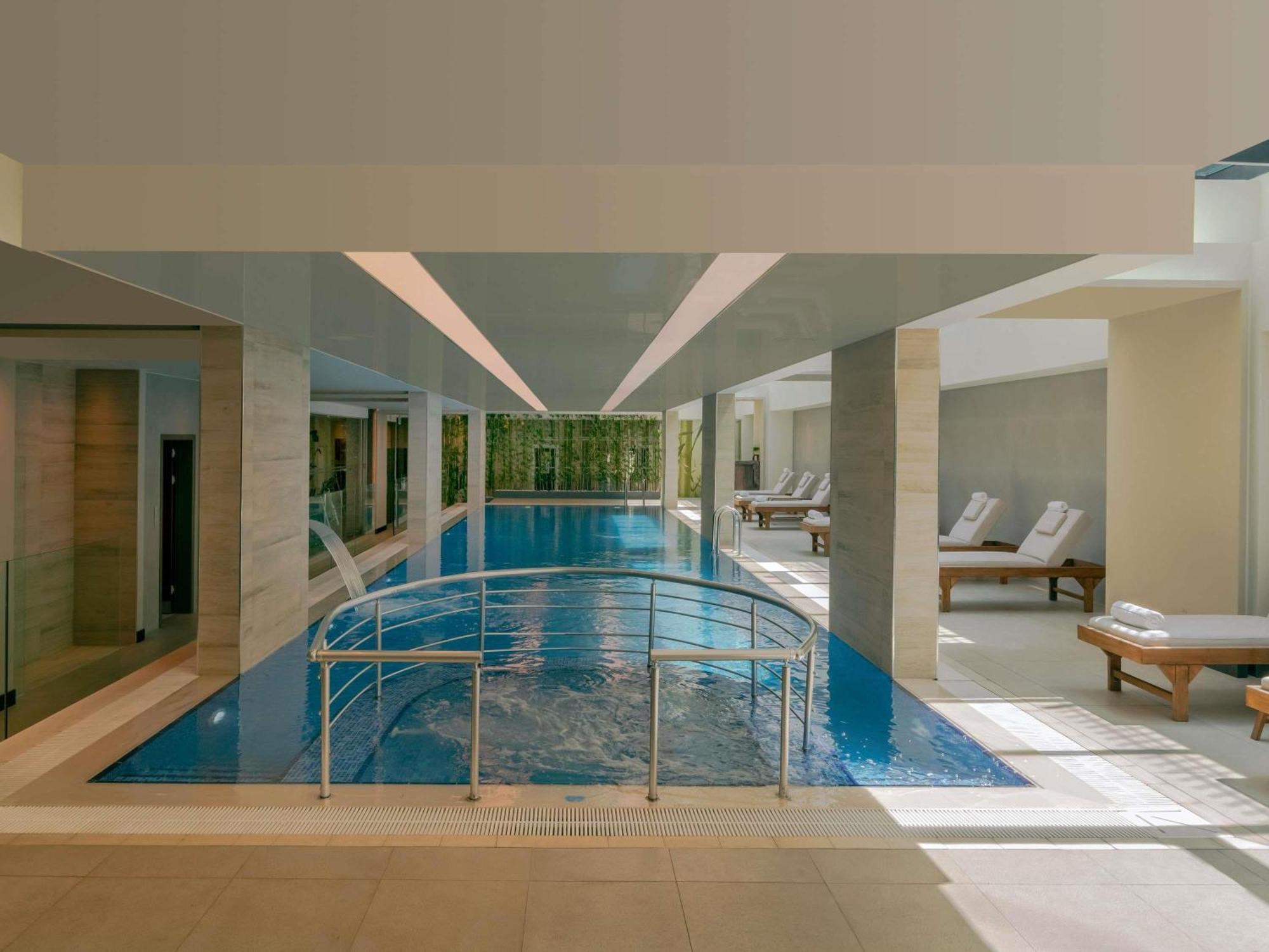 Hotel Movenpick Living West